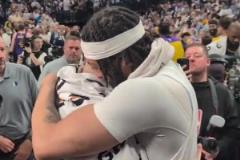 東契奇：我和老詹說好了，下賽季把你交易回來！濃眉：一言為定啊