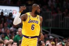 雷迪克：詹姆斯下半場(chǎng)全情投入，攻防兩端無所不在