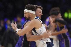 東契奇回歸達(dá)拉斯，克萊曬合照：Bro，no thanks！