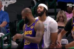 左右為男詹姆斯&海斯“欺負(fù)”前隊友 把濃眉夾中間推來推去