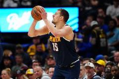 約基奇三節(jié)12分11板10助仍無解 拿下賽季第33次三雙