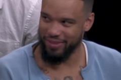 今天認真接受采訪！G1時，青島主帥劉維偉24秒采訪快速開溜