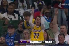 獨行俠全場歡呼！東契奇單挑濃眉，使出招牌后撤步三分飆中