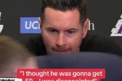 雷迪克賽后一本正經(jīng)：我還以為77會得50分...很失望！說完自己忍不住笑了