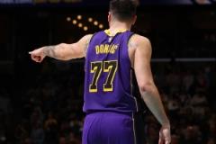 東契奇五次半場(chǎng)至少砍30分+6三分 湖人生涯首次！