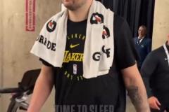 狂轟45分有何感受？東契奇：補覺時間！