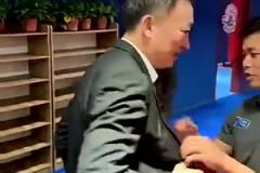 執(zhí)教能力還是厲害！青島晉級，劉維偉賽后更衣室被潑水慶祝！