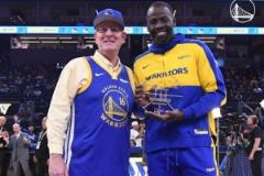 可惜被對(duì)手絕殺！勇刺賽前追夢(mèng)斬獲月最佳防守球員獎(jiǎng)杯