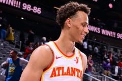 準(zhǔn)三雙！丹尼爾斯高效表現(xiàn)助力球隊(duì)正負(fù)值+17