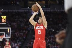 謝潑德全明星后運動戰(zhàn)57中28三分33中17 數(shù)據(jù)亮眼