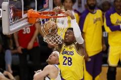 八村塁賽后表態(tài)：很高興在團(tuán)隊(duì)，更衣室里全是水