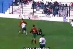 尷尬，中甲青島紅獅中衛(wèi)孫錫鵬解圍失誤+烏龍助攻送對(duì)手讀秒絕殺