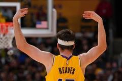 里夫斯15中9高效砍下23+7+6助力球隊(duì)沖擊季后賽