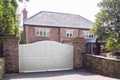 福登父母因鄰里糾紛出售百萬(wàn)英鎊豪宅