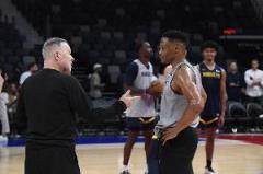 追夢(mèng)：有人將掘金解雇馬龍的責(zé)任歸咎于年薪300萬(wàn)的威少，快閉嘴吧