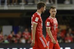 基米希：穆勒未透露未來(lái)計(jì)劃，與他一起踢球很愉快