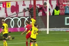 拜仁扳平比分！穆勒禁區(qū)內(nèi)回敲助攻！格雷羅兜射破門弒舊主！