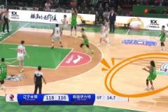 張鎮(zhèn)麟不等犯規(guī)直接冒險出手 隊友威爾斯攤手疑惑&進后釋然