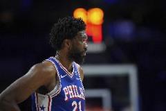 恩比德本賽季場均23.8分8.2板4.5助，命中率44.4%