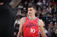 博格丹遭重點(diǎn)針對(duì) 半場(chǎng)8分鐘僅得3分正負(fù)值-12