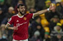 B費(fèi)：我對(duì)隊(duì)友們失望，因?yàn)樗麄儽究梢愿錾? style=