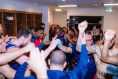 快船季后賽晉級！更衣室歡呼：“1、2、3 Family！”