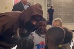 榜樣力量！哈登賽后祝福小登蜜：聽爸媽的話，未來也能進NBA