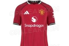 曼聯(lián)新賽季主場(chǎng)球衣諜照：紅黑搭配白領(lǐng)口彰顯經(jīng)典風(fēng)格