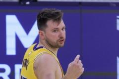 東契奇瘦了卻更燃：被交易激發(fā)的斗志與記仇本性