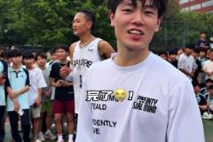 國產(chǎn)文班亞馬？1米98瘦弱小哥臂展高達(dá)2米14！突進(jìn)就是暴扣