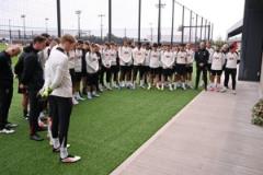 利物浦訓(xùn)練前為希爾斯堡慘案遇難者默哀