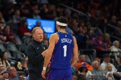 布登私聊布克暫停期間少發(fā)言 布克感到驚訝