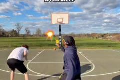 美國網(wǎng)友惡搞莫蘭特慶祝動作：炸彈飛刀全都出來了