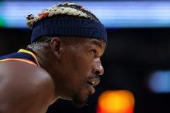 曾令旭：季后賽吉米前場(chǎng)邊線球失誤率高，表現(xiàn)引關(guān)注