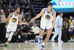 科爾：波斯特的關(guān)鍵三分拉開空間，減輕庫里壓力