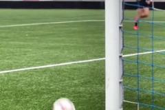 想把這一腳兜出來(lái)也不容易??！