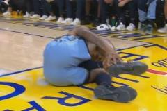 莫蘭特撤步跳投失誤崴腳痛苦倒地 裁判判波斯特普通犯規(guī)