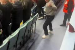 可惜今晚沒奇跡！維拉讓2追3險些完成逆轉(zhuǎn)，球迷在進第3球后沸騰