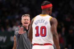 科爾：巴特勒是終極攻防一體的球員，明天制定比賽計(jì)劃，球員們休息