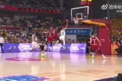 這身體天賦！迪亞洛連續(xù)釘板大帽 展現(xiàn)恐怖彈跳的視覺沖擊