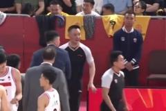 直接上國(guó)罵杜鋒賽中怒噴閆軍：CTMD，對(duì)面拉人違體你不判