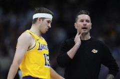 小里：全隊(duì)觀看完勇&熊大戰(zhàn)后雷迪克即興發(fā)表演講