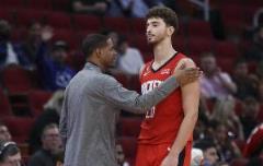 塞拉斯贊許火箭隊(duì)進(jìn)步 烏度卡以防守引領(lǐng)球隊(duì)前行