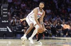 李凱爾防守表現(xiàn)亮眼 拿下2板5助1斷1帽正負(fù)值+15