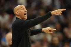 克里斯蒂本賽季執(zhí)教戰(zhàn)績27勝24負，帶隊西部排名第九