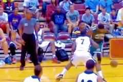 趙嘉仁半場前0.5秒送對手三分犯規(guī) 被解說調(diào)侃：堪比威少