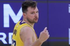 東契奇：喜歡中鋒防我，歡迎戈貝爾來挑戰(zhàn)