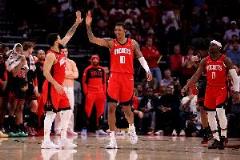 小賈巴里：范弗里特用行動(dòng)詮釋贏球的意義，引領(lǐng)我們前行