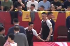 被聯(lián)盟罰款2萬(wàn)！杜鋒上場(chǎng)怒噴主裁判：CTMD，對(duì)面拉人你不判