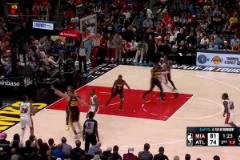 這簡直神了呀！李凱爾左右底角連續(xù)命中兩記接鍋遠投，連取5分！